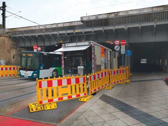 Einsatz des TV-Wagens zur Inspektion des öffentlichen Sammlers mit Anschlussleitungen außerhalb des Bahnhofs