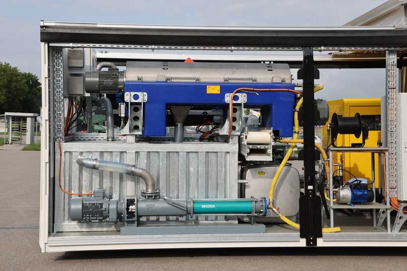 Einblick ins Innere der halbmobilen Mudcleaner-Technologie, als Container auf Abrollgestell. | Foto: Max Wild Einblick ins Innere der halbmobilen Mudcleaner-Technologie, als Container auf Abrollgestell. | Foto: Max Wild