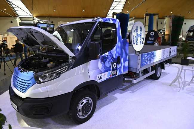 Mit Brennstoffzelle kommt der Quantron Q-Light FCEV auf Iveco Daily-Basis bis zu 500 km weit. | Foto: bb