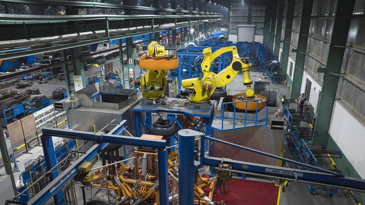 Pick and place Roboter kommen durch die Automatisierung der Reifenproduktion verstärkt zum Einsatz. | Foto: BKT