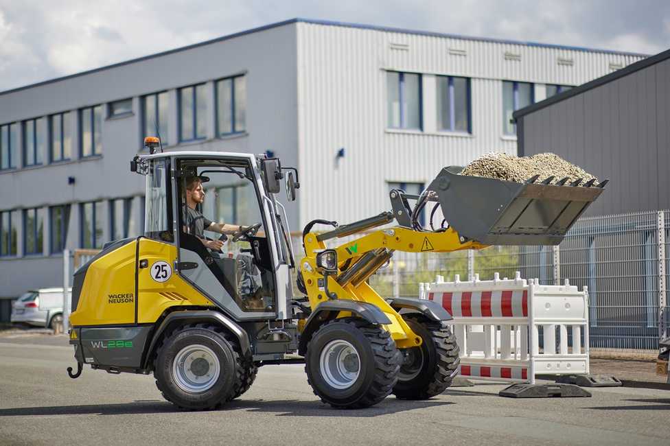 Wacker Neuson zero-emission Elektro-Radlader WL28e und Elektro-Teleskoplader TH412e