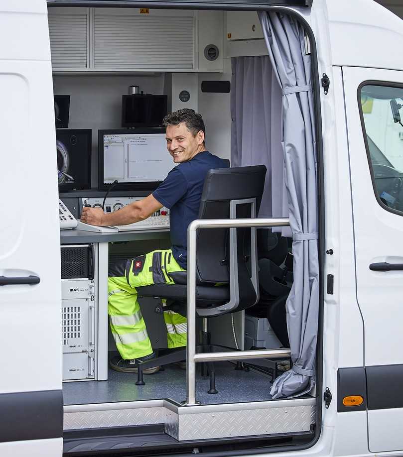 Die 24V-Zusatzlichtmaschine ist ideal als kurzfristiger Puffer, wenn es mit der Batterie doch mal knapp werden sollte. | Foto: IBAK / Oliver Maier Die 24V-Zusatzlichtmaschine ist ideal als kurzfristiger Puffer, wenn es mit der Batterie doch mal knapp werden sollte. | Foto: IBAK / Oliver Maier