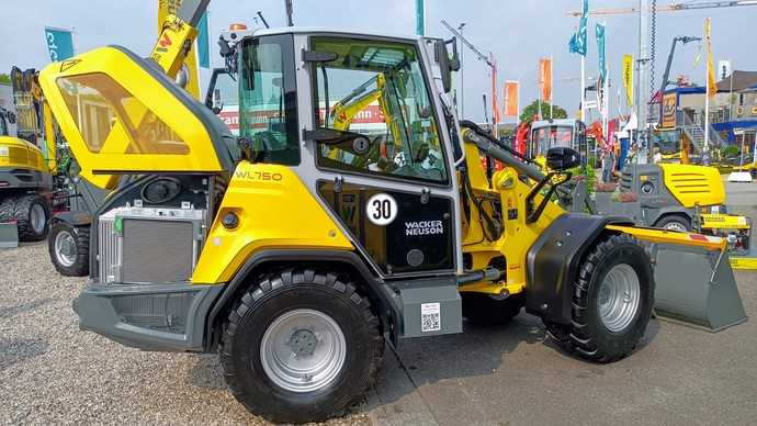 Wacker Neuson führt mit dem Radlader WL750 eine neue Nomenklatur ein, die sich am Schaufelvolumen - hier 75 ccm - orientiert. Der WL750 geht genau wie der ebenfalls neue WL250 in Kürze in den Verkauf. | Foto: B_I MEDIEN/Budde