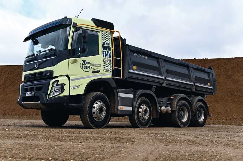 Die größere FMX-Kabine mit vielen Ablagen und pfiffigen Details macht den Bautiger von Volvo für Fahrer attraktiver. | Foto: Quatex