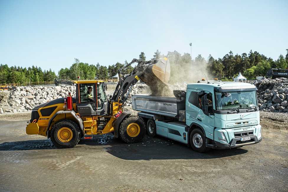 Volvo Construction Equipment stellt neue Elektro-Baumaschinen und digitale Lösungen vor