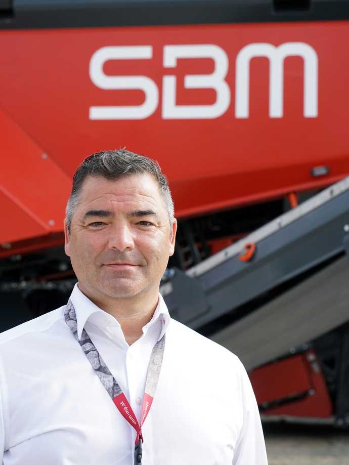 Mit der autonomen Brechanlage "kann der Kunde seine Anlagen bereits vor dem Einsatz ausgehend vom Ausgangsmaterial und den gewünschten Endprodukten optimal ausrüsten", sagt Helmut Haider, SBM-Verkaufsleiter Aufbereitung. | Foto: SBM Mineral Processing