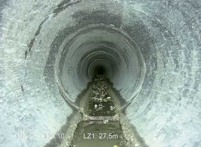 Auch die in Teilbereichen fehlende Kanalsohle konnte mit dem Rohreinbau im TIP-Verfahren wieder ausgeglichen werden. | Foto: Sanierungstechnik Dommel GmbH