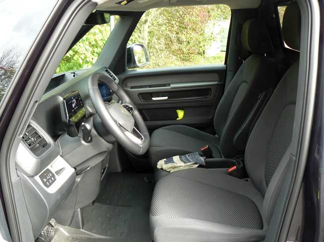 VW ID. Buzz Cockpit: Nüchternes aber luftig wirkendes Fahrerhaus mit prima Sitzen und angenehm viel Platz. | Foto: Randolf Unruh