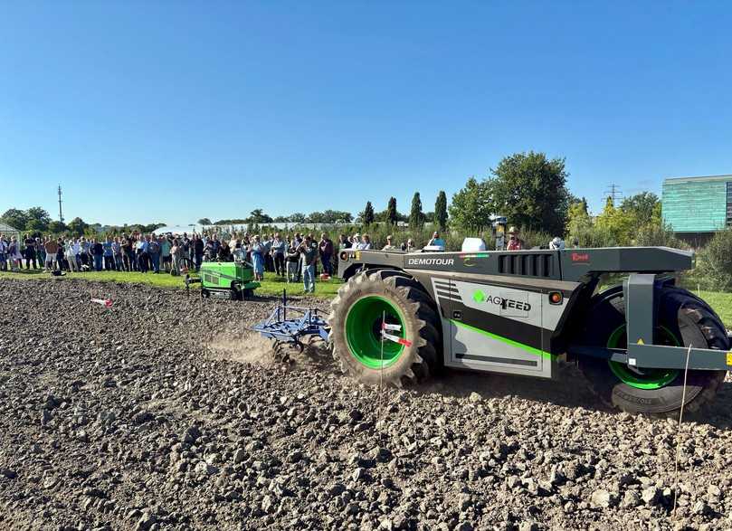Die Florum wurde erneut in Zusammenarbeit mit dem „Holsteiner Versuchsnachmittag" der Landwirtschaftskammer Schleswig-Holstein ausgerichtet: Im Gartenbauzentrum gab es aktuelle Versuche und neue Baumschultechnik zu sehen. | Foto: Mario J. Wienert/florum.de Die Florum wurde erneut in Zusammenarbeit mit dem „Holsteiner Versuchsnachmittag" der Landwirtschaftskammer Schleswig-Holstein ausgerichtet: Im Gartenbauzentrum gab es aktuelle Versuche und neue Baumschultechnik zu sehen. | Foto: Mario J. Wienert/florum.de