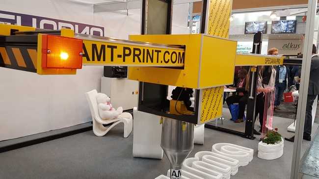 Auf der Bauma 2019 hatte der russische Hersteller AMT sich mit einem Bauma-Logo aus seinem 3D-Drucker präsentiert. | Foto: B_I/bb