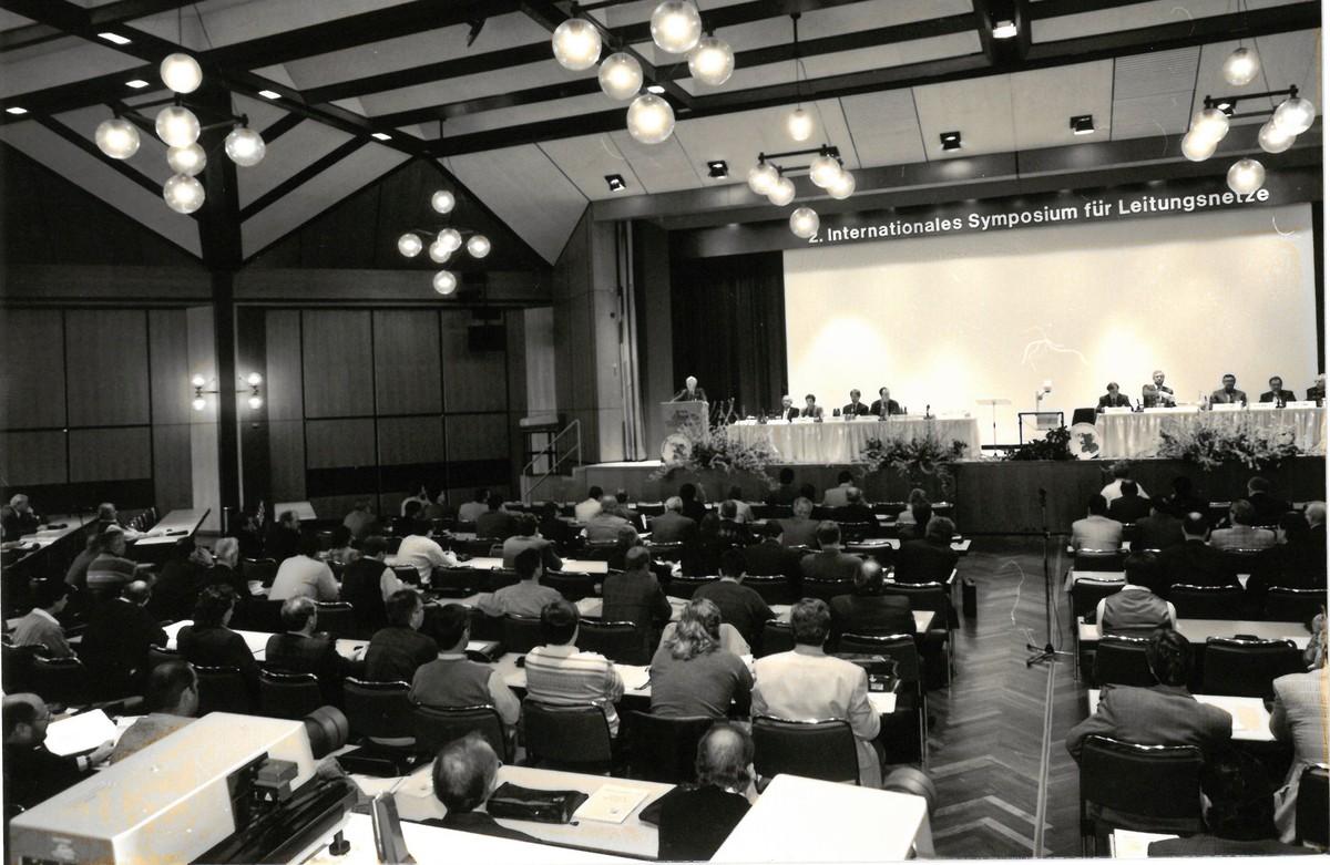 450 Teilnehmer beim
internationalen Symposium
der Firma Rausch im Jahre 1995 | Foto: Rausch GmbH