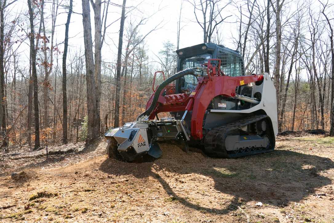 FAE: Entfernen von Baumstubben in Wäldern, Parks, an Straßen oder in der Landwirtschaft