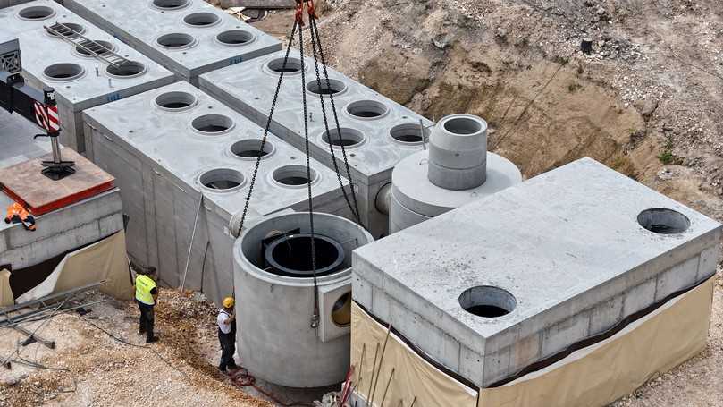 Die Regenwasserbehandlungsanlagen von 3P Technik werden in Betonschächten der Firma Müller Betonwerk platzsparend eingebaut. | Foto: 3P Technik