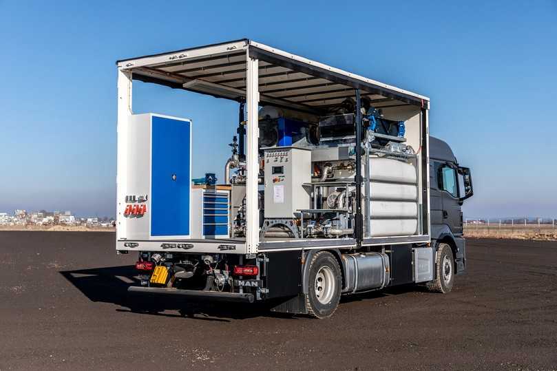 Im Inneren des Mudlceaner Trucks leistet die Recyclinganlage die gesamte Aufbereitung des Bohrschlamms im HDD-Verfahren. | Foto: Max Wild GmbH