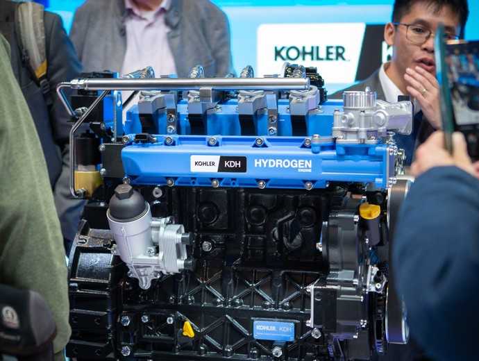 Erster Auftritt auf der Agritechnica in Hannover: Der Wasserstoffmotor auf Basis des KDI 2504 TCR ist als CO2-neutrales Antriebssystem auch für den Einsatz in Baumaschinen interessant. | Foto: Kohler