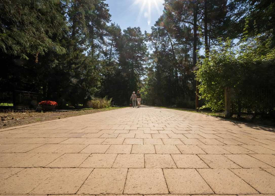 Pflasterklinker von Vandersanden auf Berlins größtem Friedhof