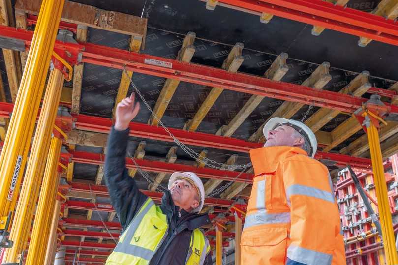 Partnerschaftliche Zusammenarbeit: Die Berliner Peri-Ingenieure boten kompetenten Baustellensupport. | Foto: Andreas Tausend Partnerschaftliche Zusammenarbeit: Die Berliner Peri-Ingenieure boten kompetenten Baustellensupport. | Foto: Andreas Tausend