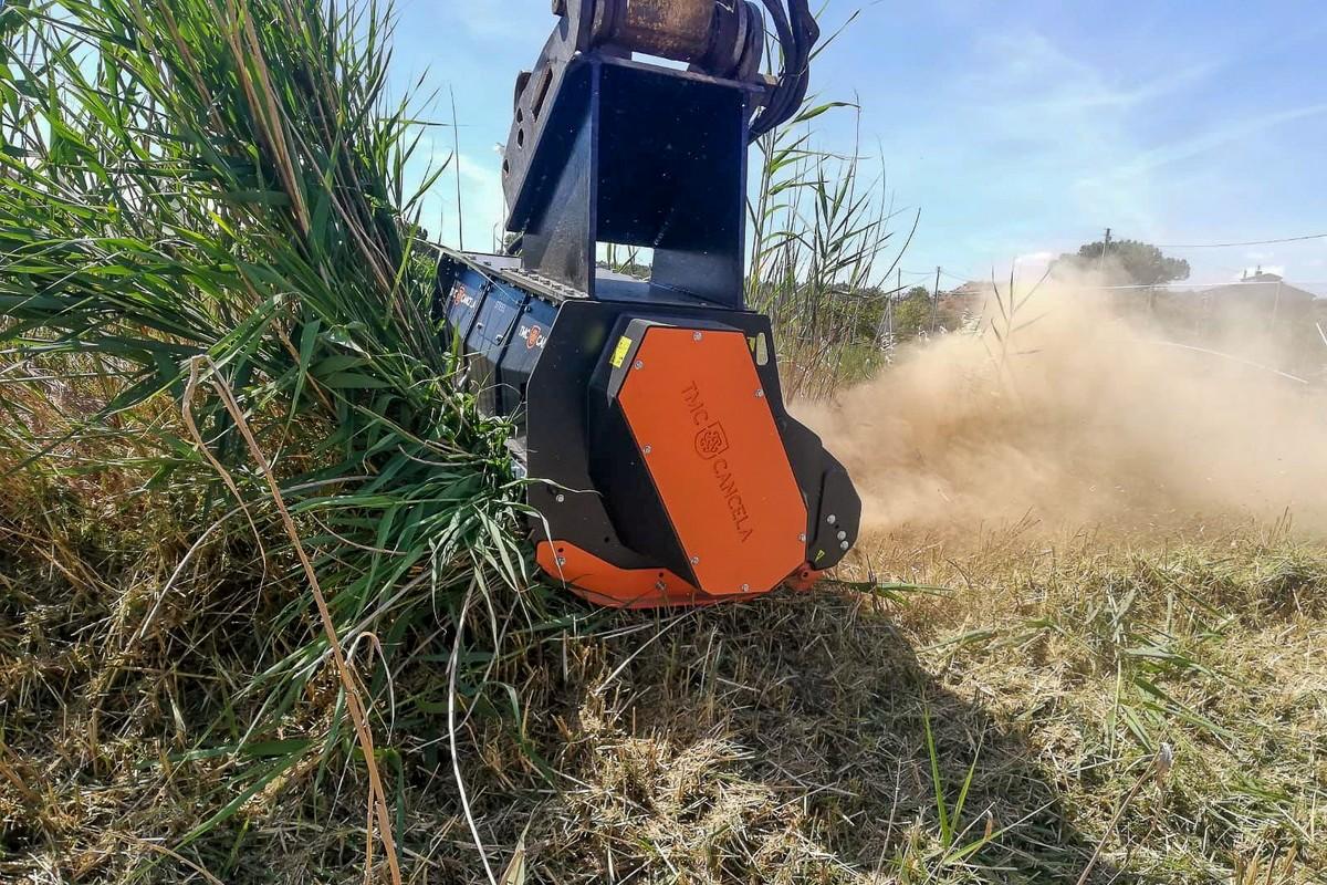 Ein hydraulischer Schlegelmulcher für Bagger. | Foto: Vogt