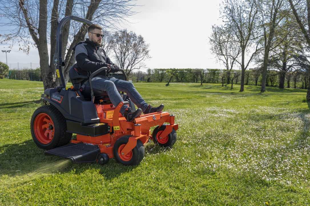 Der neue Nullwendekreismäher Z2-481 von Kubota für Profis und private Gärtner