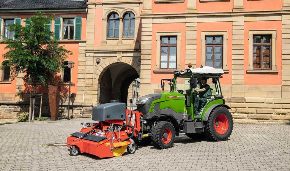 Fendt mit neuem E-Traktor für Kommunen und Gewächshäuser