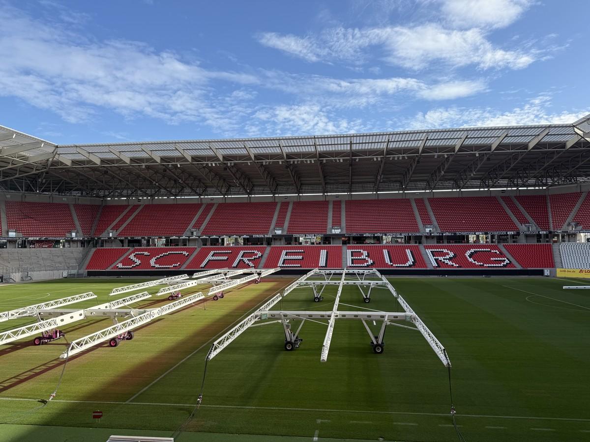 Unter dem Motto „Vom Gestern ins Morgen: Die Zukunft der Sportplatzpflege" stand die Fachveranstaltung im Europa-Park-Stadion in Freiburg. | Foto: DCM