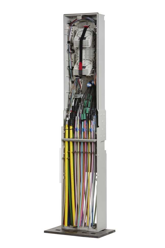 Die kleinste Baugröße des Trios, der Glasfaser-Netzverteiler EK30 S 2.6, ist ideal für den Einsatz in Vororten und ländlichen Gebieten. | Foto: Langmatz