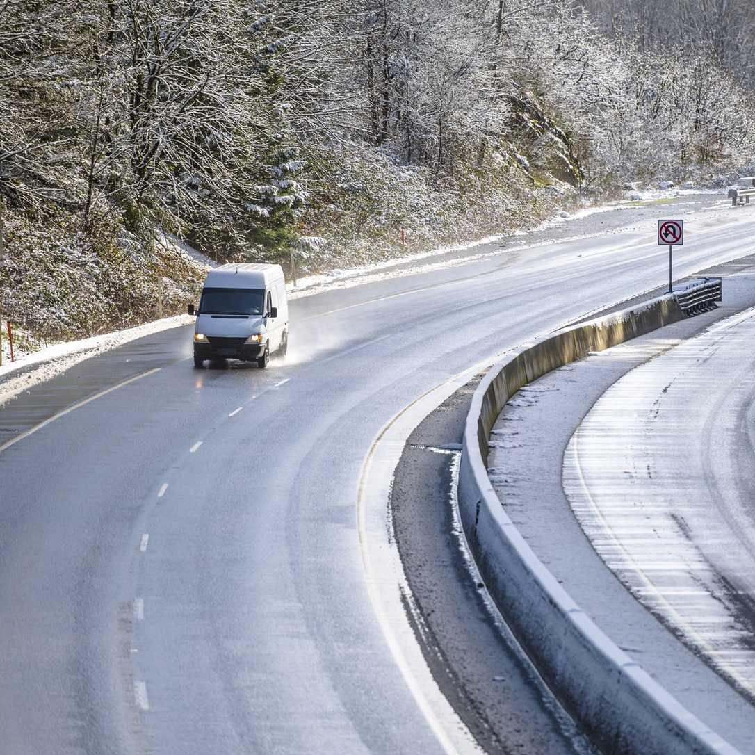 Mit dem Transporter im Winter unterwegs: Was ist bei Rutschgefahr zu beachten