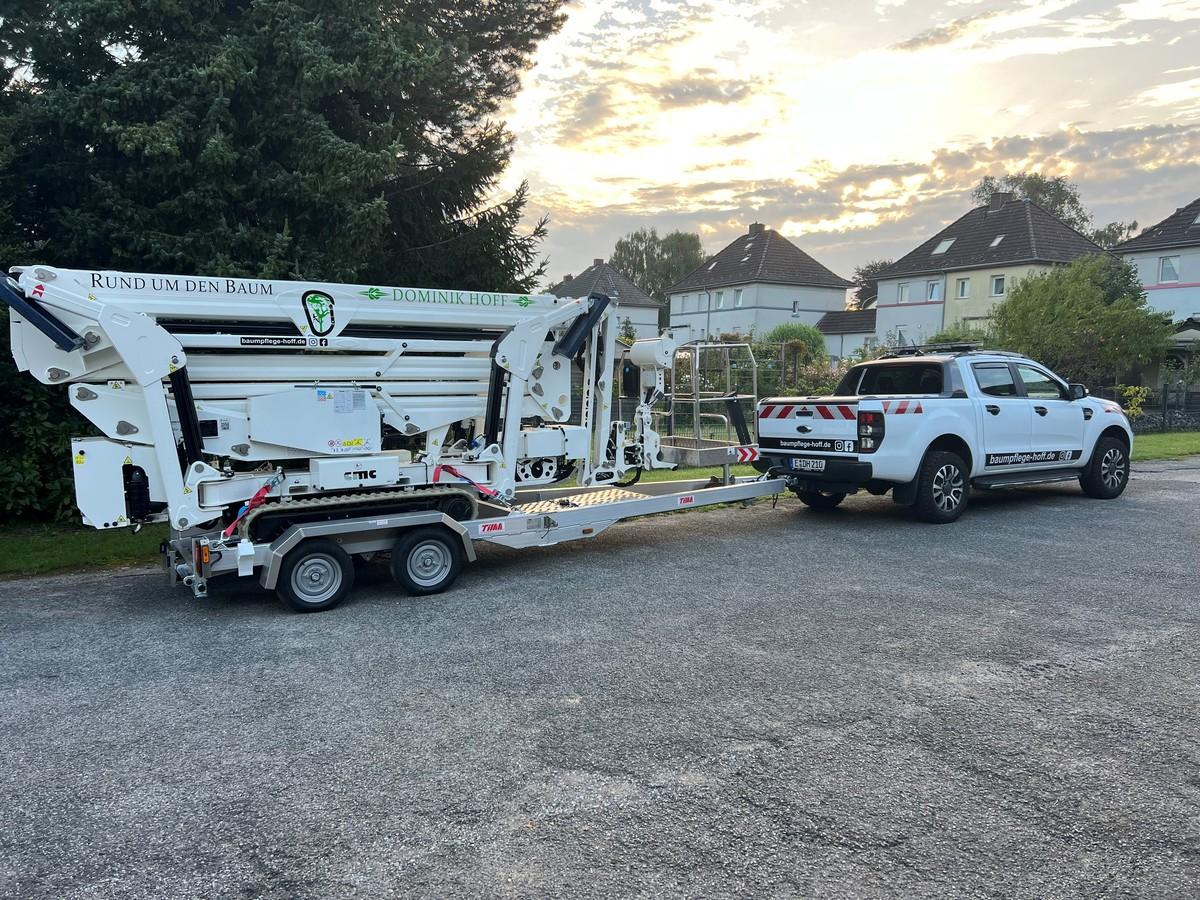 Bei einem Gewicht von 3000 Kg kann diese Maschine auf einen Anhänger bis 3,5 T transportiert werden, was sie wiederum noch flexibler für die Einsätze vor Ort macht. | Foto: Hoff