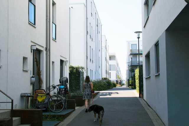 Heidelberger Bahnstadt: Passivhäuser weisen auch bei Sommerhitze ein gutes und kühles Innenklima auf. Dazu ist allerdings eine fachgerechte Planung unverzichtbar. | Foto: Passivhaus Institut