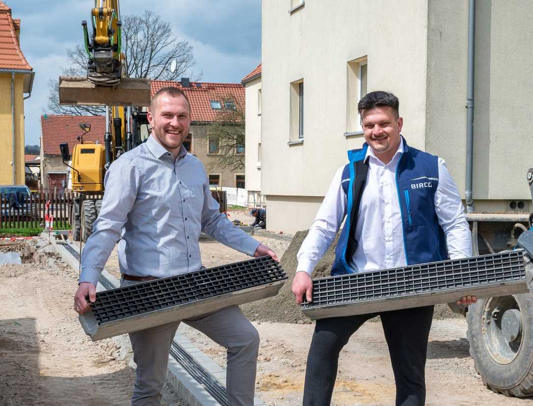 Neue Betonrinne zur Entwässerung von Birco