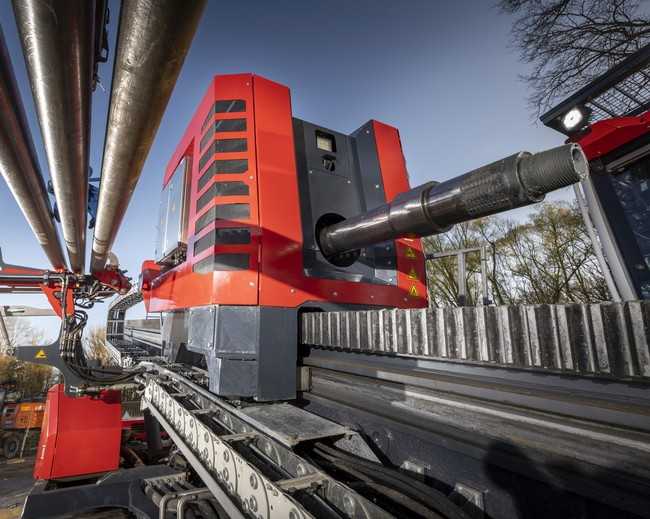 Die E-Anlage verfügt über eine Zug- und Druckkraft von 80 Tonnen und ist für Range-2-Bohrgestänge konzipiert (9,5 m). | Foto: Max Streicher