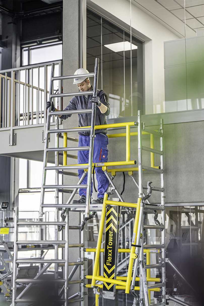 Mit den Ein-Personen-Gerüsten der FlexxTower-Baureihe erreichen Anwender Arbeitshöhen bis 9,55 Meter. | Foto: Munk Günzburger Steigtechnik Mit den Ein-Personen-Gerüsten der FlexxTower-Baureihe erreichen Anwender Arbeitshöhen bis 9,55 Meter. | Foto: Munk Günzburger Steigtechnik