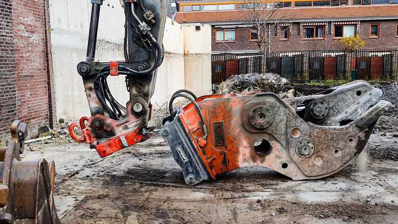 Mit den vollhydraulischen SQ-Wechslern von Lehnhoff lassen sich auch einige hydraulische Anbaugeräte um 180 Grad drehen. | Foto: Lehnhoff Hartstahl GmbHbb