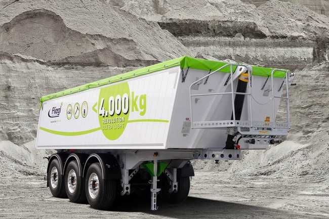 Der Kippsattel DHKA 350 Revolution bietet gut 31 Tonnen Nutzlast bei 3.900 kg Leergewicht. | Foto: Fliegl