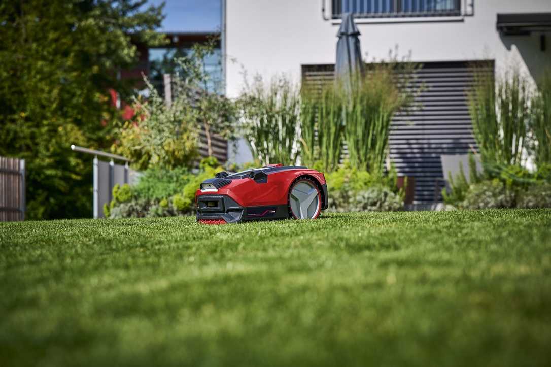 November 2024 im Garten: Mähroboter von Einhell mit Kamera für Profis und Heimwerker