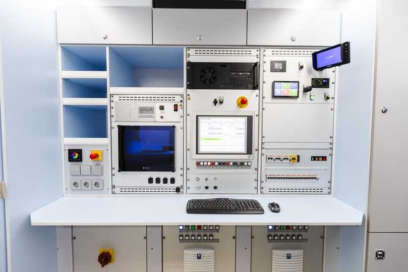 Kasro UV-Steuerung Professional (12 x 1.000 W) – zentrales Steuerungssystem für den UV-Einbau mit optimierter Nutzeroberfläche und modularer Systemarchitektur | Foto: Prokasro Kasro UV-Steuerung Professional (12 x 1.000 W) – zentrales Steuerungssystem für den UV-Einbau mit optimierter Nutzeroberfläche und modularer Systemarchitektur | Foto: Prokasro