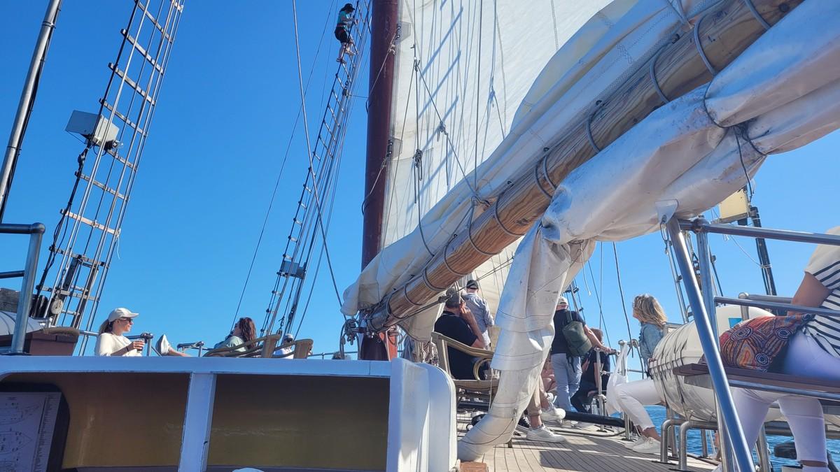 Netzwerken, chillen, Mastklettern: Segeltörn nach dem Symposium | Foto: B_I MEDIEN Netzwerken, chillen, Mastklettern: Segeltörn nach dem Symposium | Foto: B_I MEDIEN