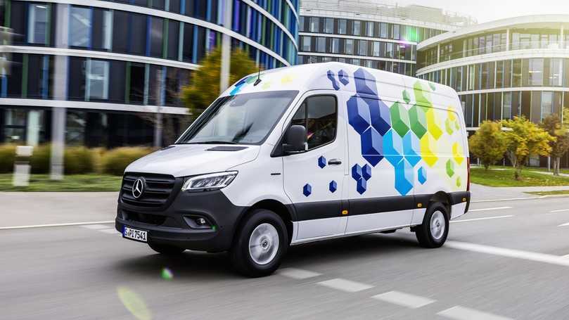 Als Kastenwagen mit langem Radstand verfügt der eSprinter über 14 m3 Ladevolumen. | Foto: Mercedes, QUATEX