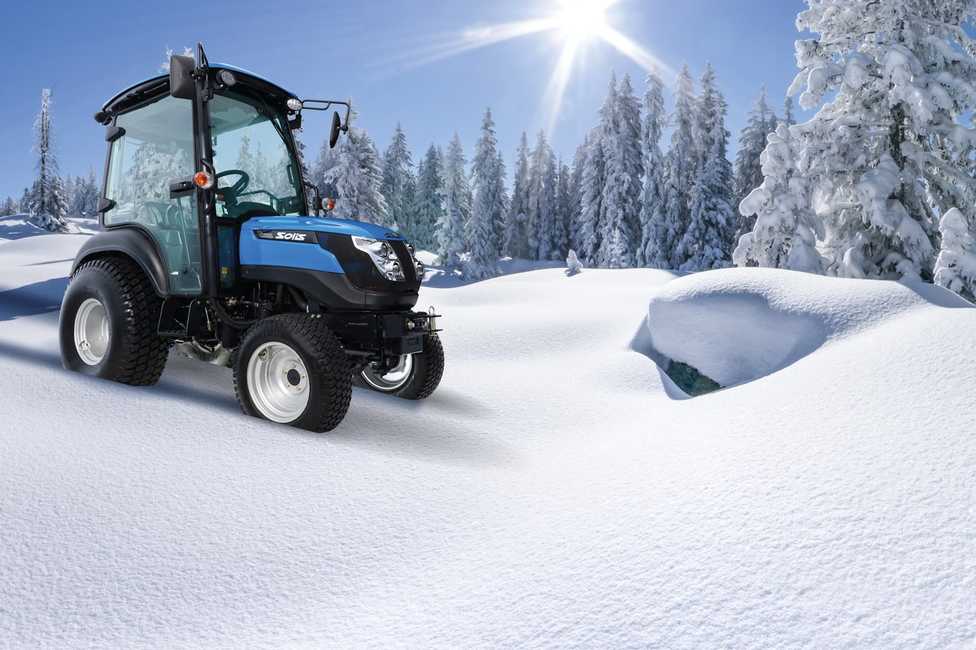 Angebot für Privat und Profis: Kleintraktor „Solis 26“ mit Schneeschild und Salzstreuer