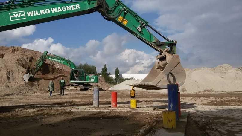 Viele Baggerspielplätze (wie hier der "Wiwa Baggerplatz" in Hamburg) bieten neben dem herkömmlichen Baggerspaß auch Geschicklichkeitsspiele. | Foto: Wiwa Wilko Wagner GmbH