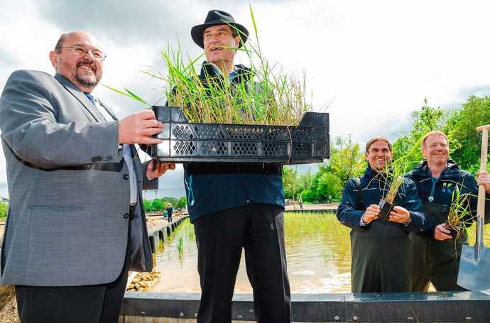 Die Landesgartenschau 2024 in Kirchheim hat einen prominenten Schirmherrn: Bayerns Ministerpräsident Markus Söder (Zweiter von links). | Foto: Franz-Josef Seidl