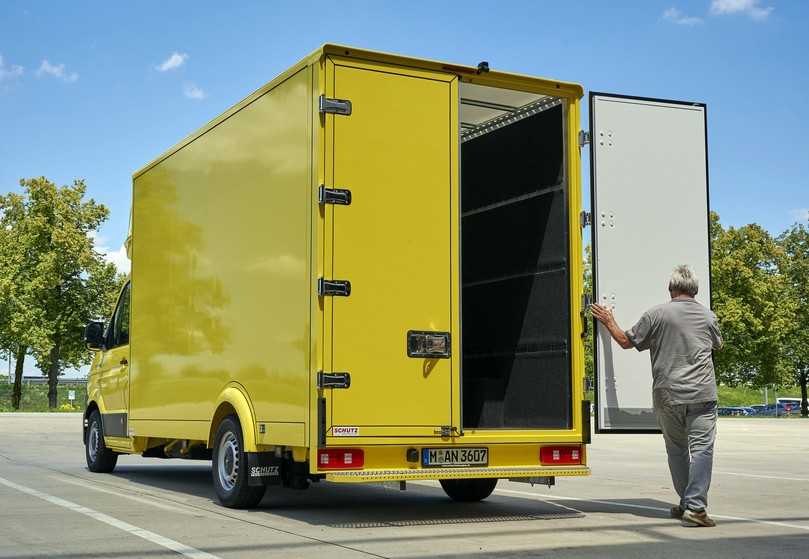 Wenn’s mehr sein darf: stämmiger Kofferaufbau von Schutz auf MAN TGE mit Tiefrahmen und Breitspurachse. | Foto: MAN Wenn’s mehr sein darf: stämmiger Kofferaufbau von Schutz auf MAN TGE mit Tiefrahmen und Breitspurachse. | Foto: MAN