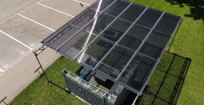 Die Photovoltaik-Röhren sind licht- und wasserdurchlässig, sodass darunter weiterer, qualitativ hochwertiger Lebensraum geschaffen werden kann. | Foto: MFuchs