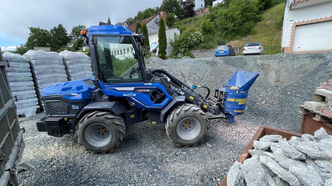 11.9-Lader von Multione im Einsatz bei Henze GaLaBau