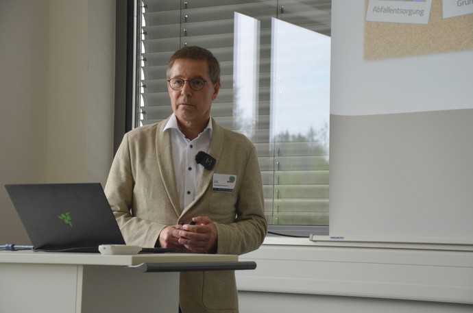 Andreas Benstem berichtete über die Erfahrungen in Duisburg mit KI. | Foto: B_I/Valdix