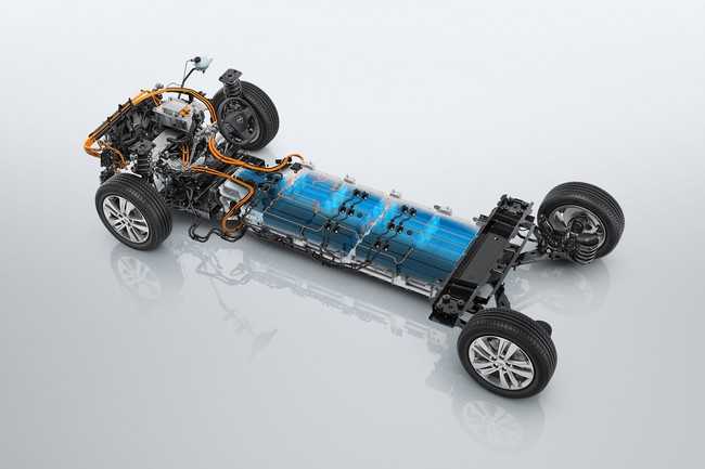 So sieht’s unter der Karosserie des Opel Vivario-e aus: maximale Batterieausstattung, E-Motor tief unter der Haube. | Foto: Randolf Unruh, Opel
