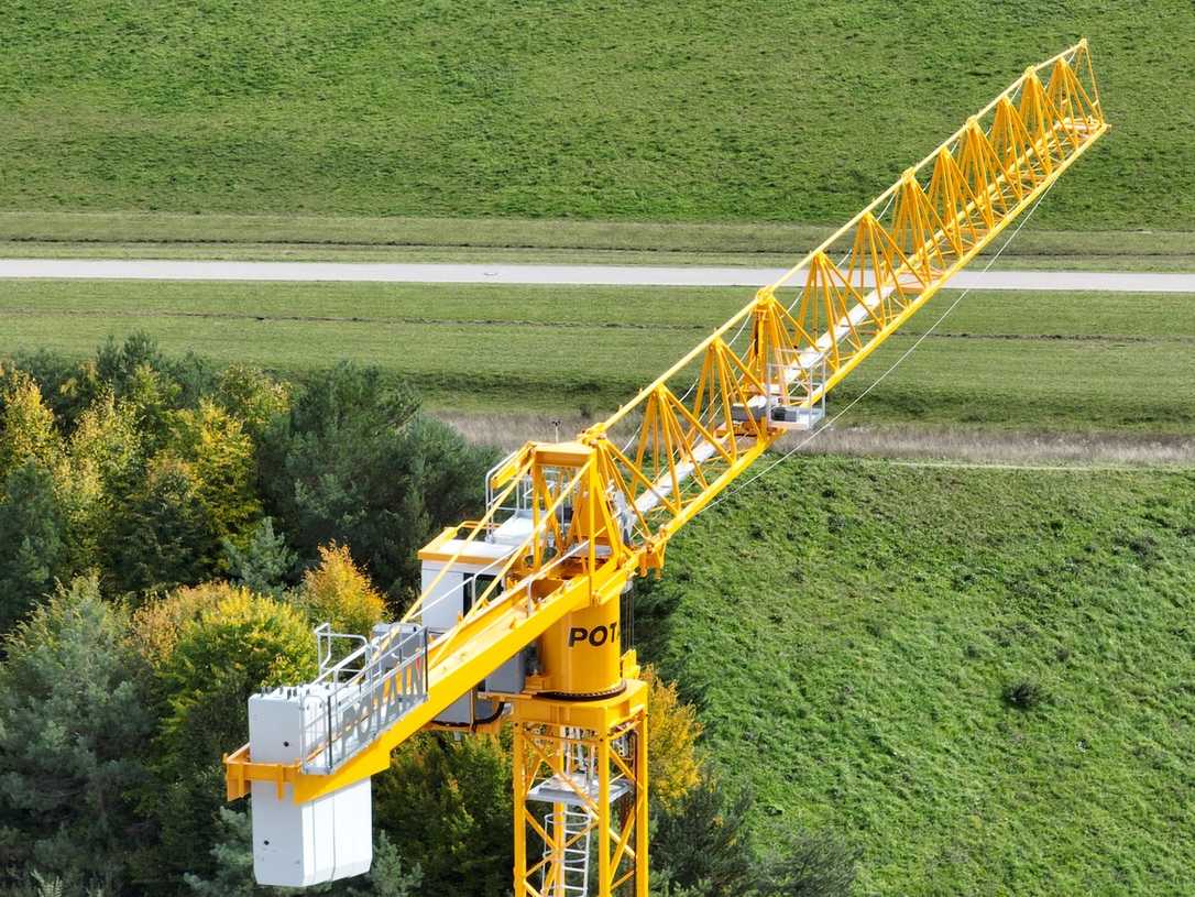 Bauma 2022: Manitowoc stellt Turmdrehkran für beengte Bausituationen vor.