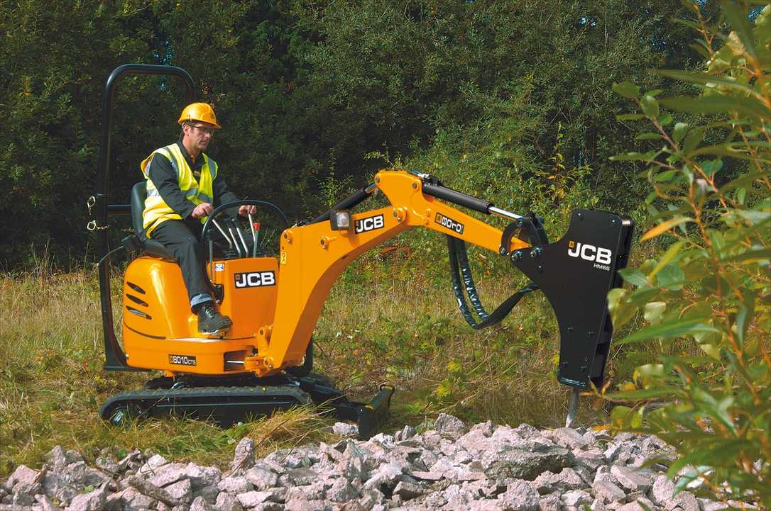 JCB auf der GaLaBau: Bagger, Radlader und Raddumper von Diesel bis E-Antrieb