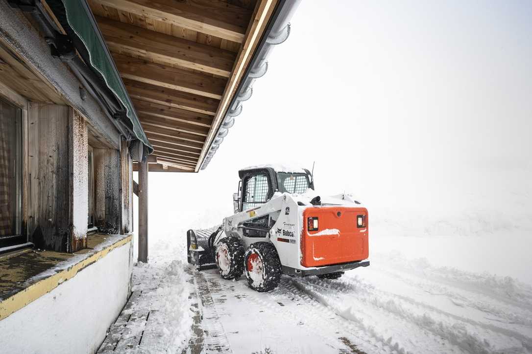 Mit Bobcat durch den Winter: Wie Chez Gaston Schnee und Zeit spart Mit Bobcat durch den Winter: Wie Chez Gaston Schnee und Zeit spart
