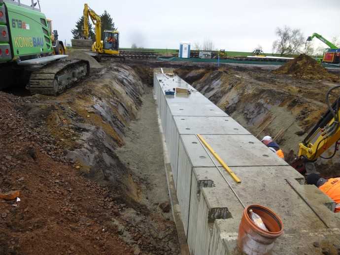 Statt in Ortbetonbauweise wurde das Bauwerk mit Rahmenfertigteilen aus Stahlbeton errichtet. | Foto: Königbau